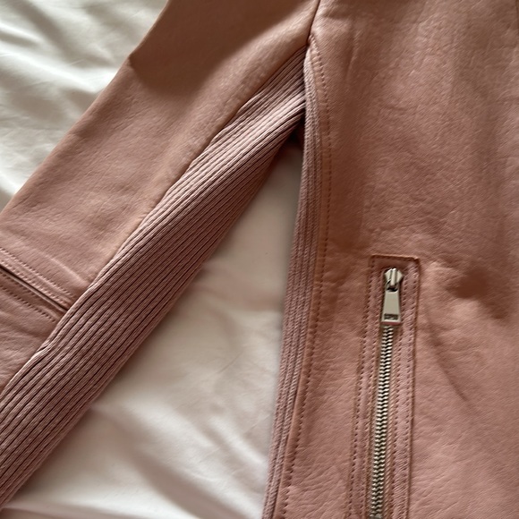 **SOLD**  Gorgeous leather Vince jacket - Picture 5 of 9